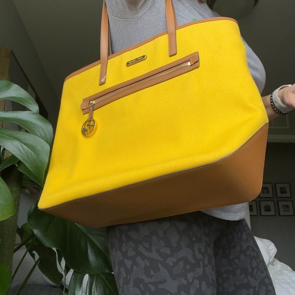 NWOT  Michael Kors Kempton  Large Tote Handbag Sunflower color canvas + leather - Picture 13 of 13